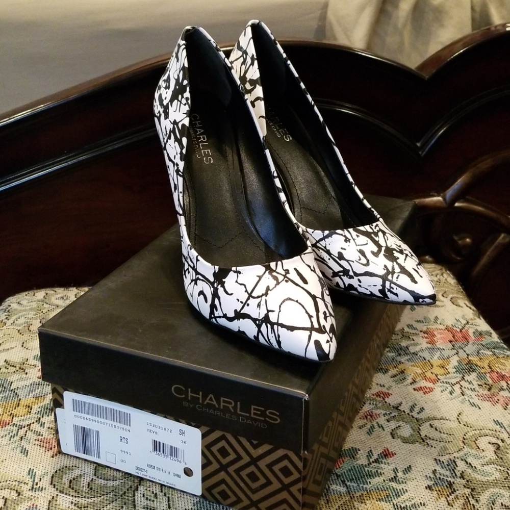 Charles David Pumps NIB